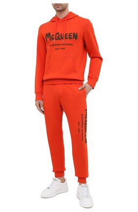 Мужские хлопковые джоггеры ALEXANDER MCQUEEN оранжевого цвета по цене 59950 руб., арт. 662580/QRZ71 | Фото 2 Мужские хлопковые джоггеры ALEXANDER MCQUEEN оранжевого цвета, арт. 662580/QRZ71 | Фото 2
