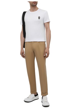 Мужская хлопковая футболка ALEXANDER MCQUEEN белого цвета по цене 28500 руб., арт. 662486/QRX04 | Фото 2 Мужская хлопковая футболка ALEXANDER MCQUEEN белого цвета, арт. 662486/QRX04 | Фото 2