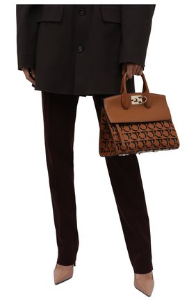 Женская сумка SALVATORE FERRAGAMO коричневого цвета по цене 220000 руб., арт. Z-0742267 | Фото 2 Женская сумка SALVATORE FERRAGAMO коричневого цвета, арт. Z-0742267 | Фото 2