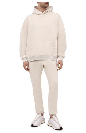 Мужские хлопковые джоггеры FEAR OF GOD кремвого цвета по цене 63200 руб., арт. FG40-0070FL | Фото 2 Мужские хлопковые джоггеры FEAR OF GOD кремвого цвета, арт. FG40-0070FL | Фото 2