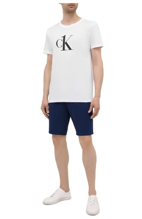 Мужские шорты CALVIN KLEIN синего цвета по цене 7645 руб., арт. NM2127E | Фото 2 Мужские шорты CALVIN KLEIN синего цвета, арт. NM2127E | Фото 2