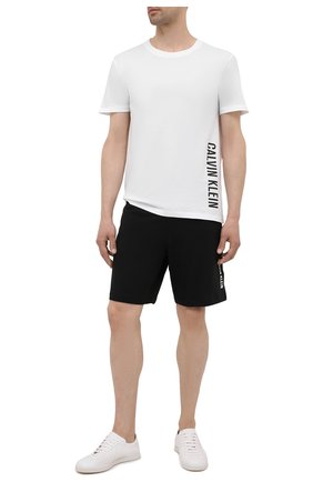 Мужская хлопковая футболка CALVIN KLEIN белого цвета по цене 5460 руб., арт. KM0KM00604 | Фото 2 Мужская хлопковая футболка CALVIN KLEIN белого цвета, арт. KM0KM00604 | Фото 2