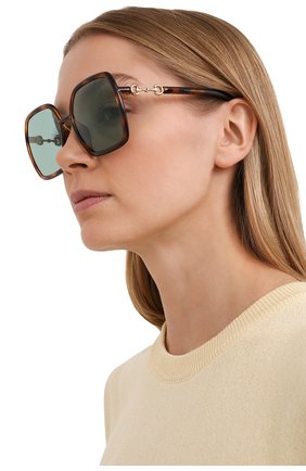 Женские солнцезащитные очки GUCCI коричневого цвета по цене 31900 руб., арт. GG0890SA 003 | Фото 2 Женские солнцезащитные очки GUCCI коричневого цвета, арт. GG0890SA 003 | Фото 2