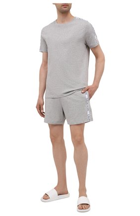 Мужская хлопковая футболка CALVIN KLEIN серого цвета по цене 5460 руб., арт. KM0KM00607 | Фото 2 Мужская хлопковая футболка CALVIN KLEIN серого цвета, арт. KM0KM00607 | Фото 2