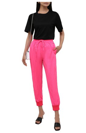 Женские джоггеры REDVALENTINO фуксия цвета по цене 44600 руб., арт. WR3RBE50/1FP | Фото 2 Женские джоггеры REDVALENTINO фуксия цвета, арт. WR3RBE50/1FP | Фото 2 (Материал внешний: Синтетический материал; Женское Кросс-КТ: Джоггеры - брюки; Стили: Спорт-шик; Длина (брюки, джинсы): Укороченные; Силуэт Ж (брюки и джинсы): Джоггеры)