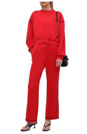 Женские хлопковые брюки REDVALENTINO красного цвета по цене 36050 руб., арт. WR3MD01V/61W | Фото 2 Женские хлопковые брюки REDVALENTINO красного цвета, арт. WR3MD01V/61W | Фото 2 (Длина (брюки, джинсы): Стандартные; Материал внешний: Хлопок; Силуэт Ж (брюки и джинсы): Расклешенные; Стили: Спорт-шик; Женское Кросс-КТ: Брюки-одежда)