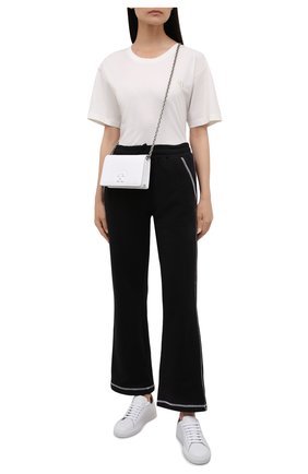 Женские хлопковые брюки REDVALENTINO черного цвета по цене 36050 руб., арт. WR3MD01V/61W | Фото 2 Женские хлопковые брюки REDVALENTINO черного цвета, арт. WR3MD01V/61W | Фото 2 (Материал внешний: Хлопок; Длина (брюки, джинсы): Стандартные; Силуэт Ж (брюки и джинсы): Расклешенные; Стили: Спорт-шик; Женское Кросс-КТ: Брюки-одежда)