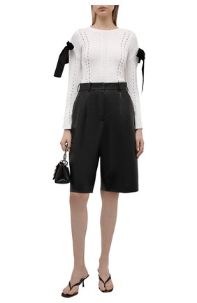 Женский пуловер REDVALENTINO белого цвета по цене 43050 руб., арт. WR3KC09I/648 | Фото 2 Женский пуловер REDVALENTINO белого цвета, арт. WR3KC09I/648 | Фото 2 (Длина (для топов): Стандартные; Материал внешний: Синтетический материал, Шерсть, Вискоза; Стили: Романтичный; Женское Кросс-КТ: Пуловер-одежда; Рукава: Длинные)