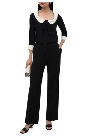 Женская шелковая блузка REDVALENTINO черного цвета по цене 36800 руб., арт. WR3ABG80/48P | Фото 2 Женская шелковая блузка REDVALENTINO черного цвета, арт. WR3ABG80/48P | Фото 2 (Длина (для топов): Стандартные; Материал внешний: Шелк; Принт: Без принта; Рукава: 3/4; Женское Кросс-КТ: Блуза-одежда; Стили: Гламурный)