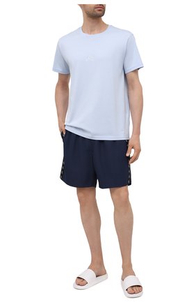 Мужские плавки-шорты CALVIN KLEIN темно-синего цвета по цене 8190 руб., арт. KM0KM00573 | Фото 2 Мужские плавки-шорты CALVIN KLEIN темно-синего цвета, арт. KM0KM00573 | Фото 2