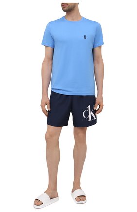 Мужские плавки-шорты CALVIN KLEIN темно-синего цвета по цене 8190 руб., арт. KM0KM00590 | Фото 2 Мужские плавки-шорты CALVIN KLEIN темно-синего цвета, арт. KM0KM00590 | Фото 2