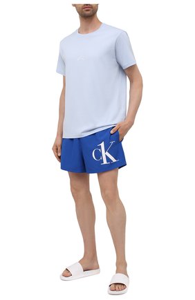 Мужские плавки-шорты CALVIN KLEIN синего цвета по цене 7510 руб., арт. KM0KM00591 | Фото 2 Мужские плавки-шорты CALVIN KLEIN синего цвета, арт. KM0KM00591 | Фото 2