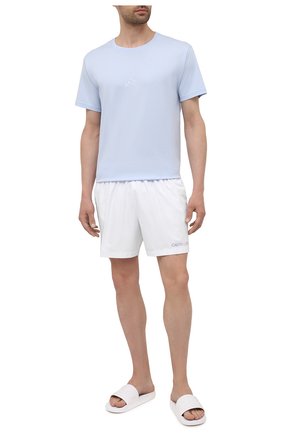 Мужские плавки-шорты CALVIN KLEIN белого цвета по цене 9550 руб., арт. KM0KM00645 | Фото 2 Мужские плавки-шорты CALVIN KLEIN белого цвета, арт. KM0KM00645 | Фото 2