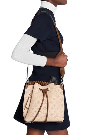Женская сумка muria LOUIS VUITTON кремвого цвета по цене 305000 руб., арт. M55801 | Фото 2 Женская сумка muria LOUIS VUITTON кремвого цвета, арт. M55801 | Фото 2