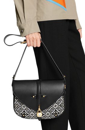 Женская сумка saumur LOUIS VUITTON черного цвета по цене 226000 руб., арт. M57488 | Фото 2 Женская сумка saumur LOUIS VUITTON черного цвета, арт. M57488 | Фото 2