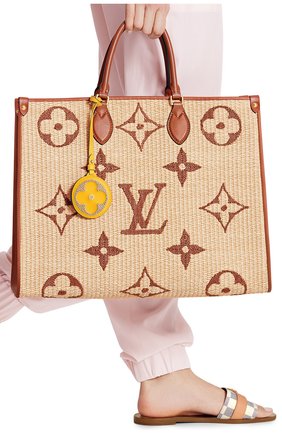 Женский сумка onthego gm LOUIS VUITTON бежевого цвета по цене 289000 руб., арт. M57644 | Фото 2 Женский сумка onthego gm LOUIS VUITTON бежевого цвета, арт. M57644 | Фото 2