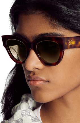 Женские солнцезащитные очки LOUIS VUITTON коричневого цвета по цене 41500 руб., арт. Z1461W | Фото 2 Женские солнцезащитные очки LOUIS VUITTON коричневого цвета, арт. Z1461W | Фото 2