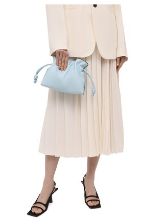 Женский клатч flamenco mini LOEWE голубого цвета по цене 134500 руб., арт. A411FC2X17 | Фото 2 Женский клатч flamenco mini LOEWE голубого цвета, арт. A411FC2X17 | Фото 2 (Материал: Натуральная кожа; Размер: mini; Ремень/цепочка: На ремешке; Женское Кросс-КТ: Клатч-клатчи)