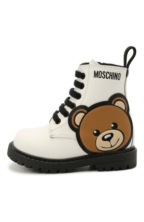 Детские кожаные ботинки MOSCHINO белого цвета по цене 29050 руб., арт. 68800/BRUN0/18-27 | Фото 2 Детские кожаные ботинки MOSCHINO белого цвета, арт. 68800/BRUN0/18-27 | Фото 2 (Материал внутренний: Натуральная кожа; Материал внешний: Кожа; Длина стельки: 17, 13, 15,2, 13,5, 15,8, 14)