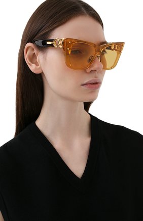 Женские солнцезащитные очки BALMAIN золотого цвета по цене 69950 руб., арт. BPS-106C-150 | Фото 2 Женские солнцезащитные очки BALMAIN золотого цвета, арт. BPS-106C-150 | Фото 2