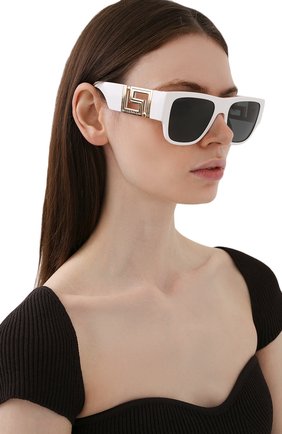 Женские солнцезащитные очки VERSACE белого цвета по цене 20750 руб., арт. 4403-314/87 | Фото 2 Женские солнцезащитные очки VERSACE белого цвета, арт. 4403-314/87 | Фото 2