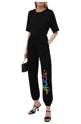 Женские хлопковые джоггеры OFF-WHITE черного цвета по цене 46700 руб., арт. 0WCH006R21JER004 | Фото 2 Женские хлопковые джоггеры OFF-WHITE черного цвета, арт. 0WCH006R21JER004 | Фото 2 (Длина (брюки, джинсы): Стандартные; Материал внешний: Хлопок; Стили: Спорт-шик; Кросс-КТ: Трикотаж; Женское Кросс-КТ: Джоггеры - брюки; Силуэт Ж (брюки и джинсы): Джоггеры)