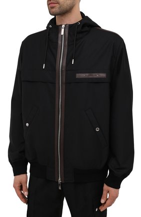 Мужской бомбер BERLUTI черного цвета по цене 277500 руб., арт. R200BL102-001 | Фото 3 Мужской бомбер BERLUTI черного цвета, арт. R200BL102-001 | Фото 3 (Кросс-КТ: Куртка; Материал внешний: Шерсть, Синтетический материал; Рукава: Длинные; Принт: Без принта; Длина (верхняя одежда): Короткие; Материал подклада: Купро; Стили: Кэжуэл)