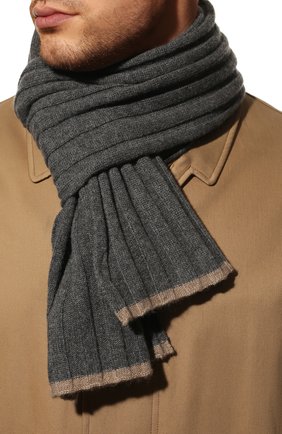 Мужской кашемировый шарф BRUNELLO CUCINELLI серого цвета по цене 48700 руб., арт. M2240819 | Фото 2 Мужской кашемировый шарф BRUNELLO CUCINELLI серого цвета, арт. M2240819 | Фото 2
