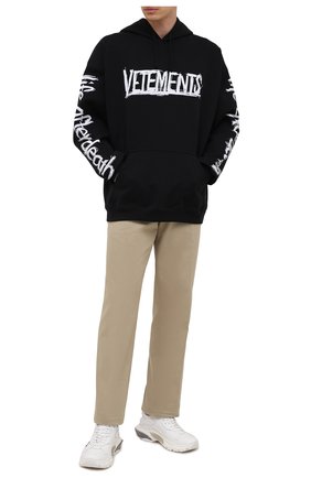 Мужской хлопковое худи VETEMENTS черного цвета по цене 77500 руб., арт. UA52TR910W 1606/M | Фото 2 Мужской хлопковое худи VETEMENTS черного цвета, арт. UA52TR910W 1606/M | Фото 2