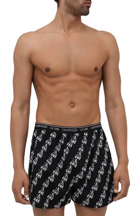 Мужские хлопковые боксеры CALVIN KLEIN черного цвета по цене 3080 руб., арт. NB2998A | Фото 2 Мужские хлопковые боксеры CALVIN KLEIN черного цвета, арт. NB2998A | Фото 2 (Материал внешний: Хлопок; Мужское Кросс-КТ: Трусы; Кросс-КТ: бельё)