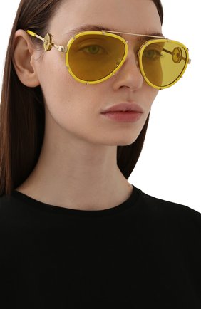 Женские солнцезащитные очки VERSACE желтого цвета по цене 23300 руб., арт. 2232-14736D | Фото 2 Женские солнцезащитные очки VERSACE желтого цвета, арт. 2232-14736D | Фото 2