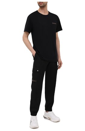 Мужская хлопковая футболка BERLUTI черного цвета по цене 42650 руб., арт. R20JRS62-002 | Фото 2 Мужская хлопковая футболка BERLUTI черного цвета, арт. R20JRS62-002 | Фото 2 (Рукава: Короткие; Материал внешний: Хлопок; Длина (для топов): Стандартные; Принт: Без принта; Стили: Кэжуэл)