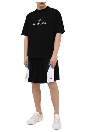 Мужские шорты BALENCIAGA черного цвета по цене 88650 руб., арт. 657106/TKV24 | Фото 2 Мужские шорты BALENCIAGA черного цвета, арт. 657106/TKV24 | Фото 2 (Материал внешний: Синтетический материал; Длина Шорты М: До колена; Стили: Спорт-шик; Принт: С принтом; Случай: Повседневный)