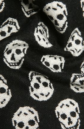 Женский шерстяной шарф ALEXANDER MCQUEEN черно-белого цвета по цене 14400 руб., арт. 624425/3200Q | Фото 2 Женский шерстяной шарф ALEXANDER MCQUEEN черно-белого цвета, арт. 624425/3200Q | Фото 2 (Материал: Шерсть)