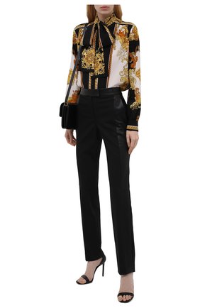 Женская шелковая блузка VERSACE разноцветного цвета по цене 94400 руб., арт. 1001357/1A01171 | Фото 2 Женская шелковая блузка VERSACE разноцветного цвета, арт. 1001357/1A01171 | Фото 2 (Материал внешний: Шелк; Длина (для топов): Стандартные; Женское Кросс-КТ: Блуза-одежда; Рукава: Длинные; Принт: С принтом; Стили: Гламурный)