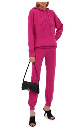 Женские джоггеры из шерсти и кашемира VERSACE фуксия цвета по цене 94400 руб., арт. 1000909/1A00747 | Фото 2 Женские джоггеры из шерсти и кашемира VERSACE фуксия цвета, арт. 1000909/1A00747 | Фото 2 (Длина (брюки, джинсы): Стандартные; Материал внешний: Шерсть, Кашемир; Женское Кросс-КТ: Джоггеры - брюки; Стили: Спорт-шик; Силуэт Ж (брюки и джинсы): Джоггеры; Кросс-КТ: Трикотаж)