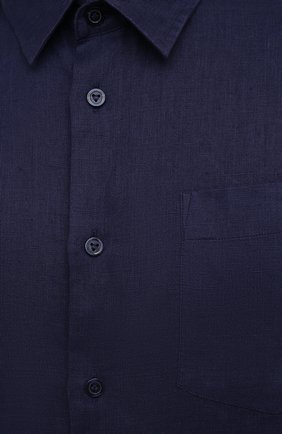 Мужская льняная рубашка VILEBREQUIN темно-синего цвета, арт. CRSP601P/390 | Фото 5 (Манжеты: На пуговицах; Воротник: Кент; Рукава: Длинные; Случай: Повседневный; Длина (для топов): Стандартные; Материал внешний: Лен; Принт: Однотонные; Стили: Кэжуэл)