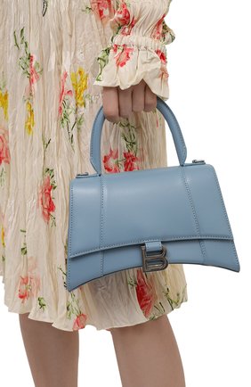 Женская сумка hourglass s BALENCIAGA голубого цвета по цене 153500 руб., арт. 593546/1QJ4Y | Фото 2 Женская сумка hourglass s BALENCIAGA голубого цвета, арт. 593546/1QJ4Y | Фото 2 (Материал: Натуральная кожа; Сумки-технические: Сумки top-handle; Размер: small; Ремень/цепочка: На ремешке)