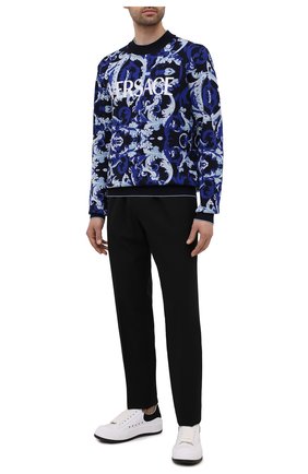 Мужской шерстяной свитер VERSACE синего цвета по цене 85750 руб., арт. 1001161/1A00790 | Фото 2 Мужской шерстяной свитер VERSACE синего цвета, арт. 1001161/1A00790 | Фото 2