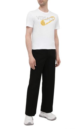 Мужская хлопковая футболка VERSACE белого цвета по цене 33600 руб., арт. 1001295/1A00932 | Фото 2 Мужская хлопковая футболка VERSACE белого цвета, арт. 1001295/1A00932 | Фото 2