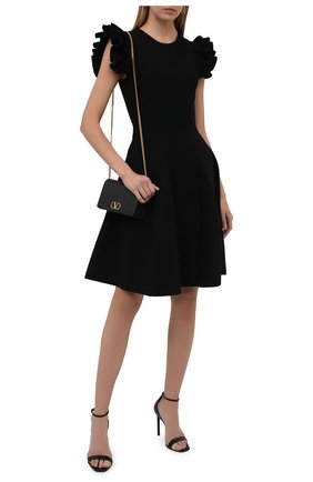 Женское платье из вискозы ALEXANDER MCQUEEN черного цвета по цене 138500 руб., арт. 667827/Q1AVM | Фото 2 Женское платье из вискозы ALEXANDER MCQUEEN черного цвета, арт. 667827/Q1AVM | Фото 2 (Материал внешний: Синтетический материал, Вискоза; Случай: Формальный; Женское Кросс-КТ: Платье-одежда, платье-футляр; Кросс-КТ: Трикотаж; Длина Ж (юбки, платья, шорты): До колена; Рукава: Короткие; Стили: Гламурный)