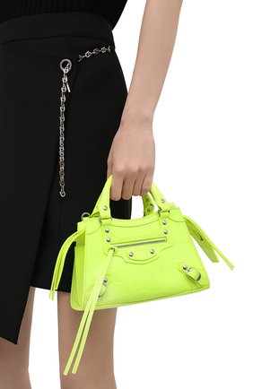 Женская сумка neo classic city mini BALENCIAGA зеленого цвета по цене 147500 руб., арт. 638524/15V9Y | Фото 2 Женская сумка neo classic city mini BALENCIAGA зеленого цвета, арт. 638524/15V9Y | Фото 2 (Ремень/цепочка: На ремешке; Материал: Натуральная кожа; Размер: mini; Сумки-технические: Сумки top-handle)