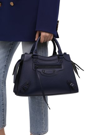 Женская сумка neo classic city s BALENCIAGA темно-синего цвета по цене 167000 руб., арт. 638521/15Y47 | Фото 2 Женская сумка neo classic city s BALENCIAGA темно-синего цвета, арт. 638521/15Y47 | Фото 2 (Материал: Натуральная кожа; Сумки-технические: Сумки top-handle; Ремень/цепочка: На ремешке; Размер: medium)