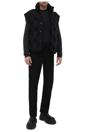 Мужской кашемировый джемпер BOTTEGA VENETA темно-серого цвета по цене 94200 руб., арт. 647516/VKSE0 | Фото 2 Мужской кашемировый джемпер BOTTEGA VENETA темно-серого цвета, арт. 647516/VKSE0 | Фото 2 (Длина (для топов): Стандартные; Материал внешний: Шерсть, Кашемир; Принт: Без принта; Вырез: Круглый; Мужское Кросс-КТ: Джемперы; Стили: Минимализм; Рукава: Длинные)