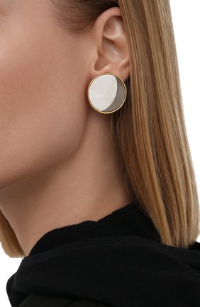 Женские клипсы loewe x paula's ibiza LOEWE золотого цвета по цене 44100 руб., арт. J647239X67 | Фото 2 Женские клипсы loewe x paula's ibiza LOEWE золотого цвета, арт. J647239X67 | Фото 2