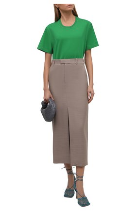 Женская хлопковая футболка BOTTEGA VENETA зеленого цвета по цене 30800 руб., арт. 649060/VF1U0 | Фото 2 Женская хлопковая футболка BOTTEGA VENETA зеленого цвета, арт. 649060/VF1U0 | Фото 2 (Материал внешний: Хлопок; Длина (для топов): Стандартные; Рукава: Короткие; Женское Кросс-КТ: Футболка-одежда; Стили: Гламурный; Принт: Без принта)