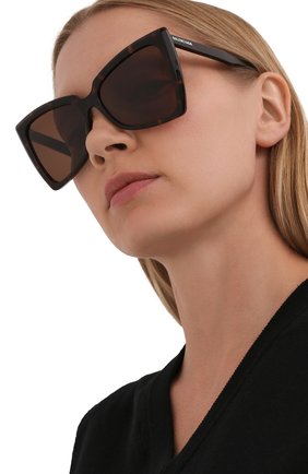 Женские солнцезащитные очки BALENCIAGA коричневого цвета по цене 23000 руб., арт. 664086/T0001 | Фото 2 Женские солнцезащитные очки BALENCIAGA коричневого цвета, арт. 664086/T0001 | Фото 2