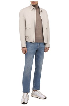 Мужской шерстяная водолазка TOM FORD бежевого цвета по цене 82700 руб., арт. BYM94/TFK120 | Фото 2 Мужской шерстяная водолазка TOM FORD бежевого цвета, арт. BYM94/TFK120 | Фото 2 (Рукава: Длинные; Материал внешний: Шерсть; Длина (для топов): Стандартные; Мужское Кросс-КТ: Водолазка-одежда; Принт: Без принта; Стили: Кэжуэл)