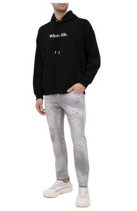 Мужские джинсы DSQUARED2 светло-серого цвета по цене 49600 руб., арт. S74LB0988/S30260 | Фото 2 Мужские джинсы DSQUARED2 светло-серого цвета, арт. S74LB0988/S30260 | Фото 2