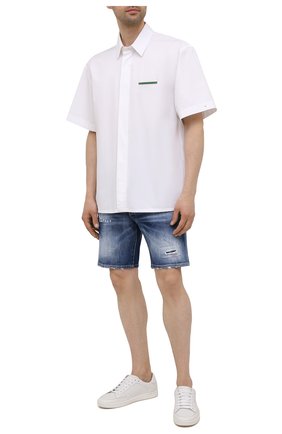 Мужские джинсовые шорты DSQUARED2 синего цвета по цене 35350 руб., арт. S74MU0674/S30663 | Фото 2 Мужские джинсовые шорты DSQUARED2 синего цвета, арт. S74MU0674/S30663 | Фото 2